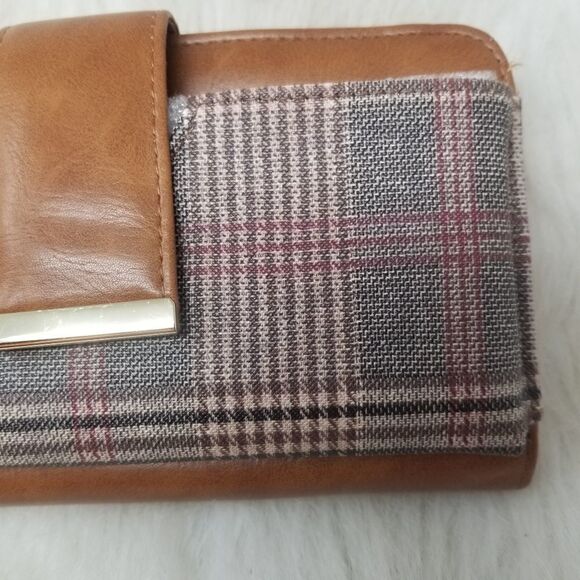 Brown Plaid Wristlet/Clutch Boutique Wallet. - Picture 2 of 16